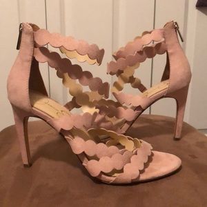 Jessica Simpson heels💥